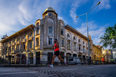 Ayses UNGAN <br> Tarihi Yapılar İçinden